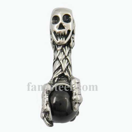 FSP15W76 skull hand hold the bead pendant - Click Image to Close